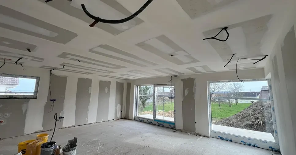 Finition de chantier Placo à Folgensbourg avec plaques de plâtre enduites et prêtes à peindre