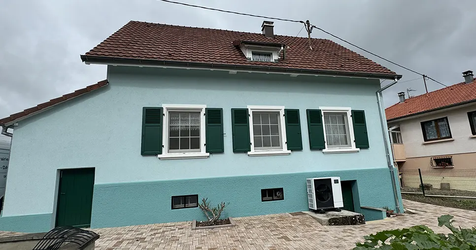 Façade rénovée après traitement fissures filet armé D3 Peinture Sospera Altkirch Belfort